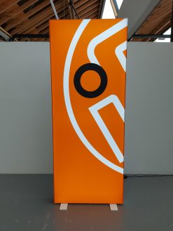 AC018 - Pixlip Grafik "ifm Logo 1 groß 1/3" (BxH 1x2,5m)