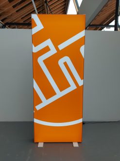 AC019 - Pixlip Grafik "ifm Logo 1 groß 2/3" (BxH 1x2,5m)