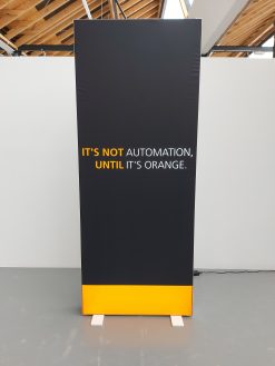 AC026 - Pixlip Grafik "Slogan 1" (BxH 1x2,5m)