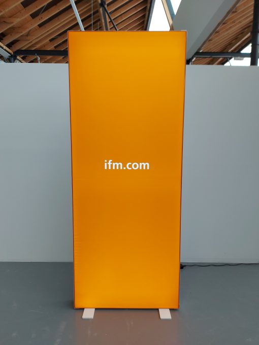AC025 - Pixlip Grafik "ifm.com" (BxH 1x2,5m)